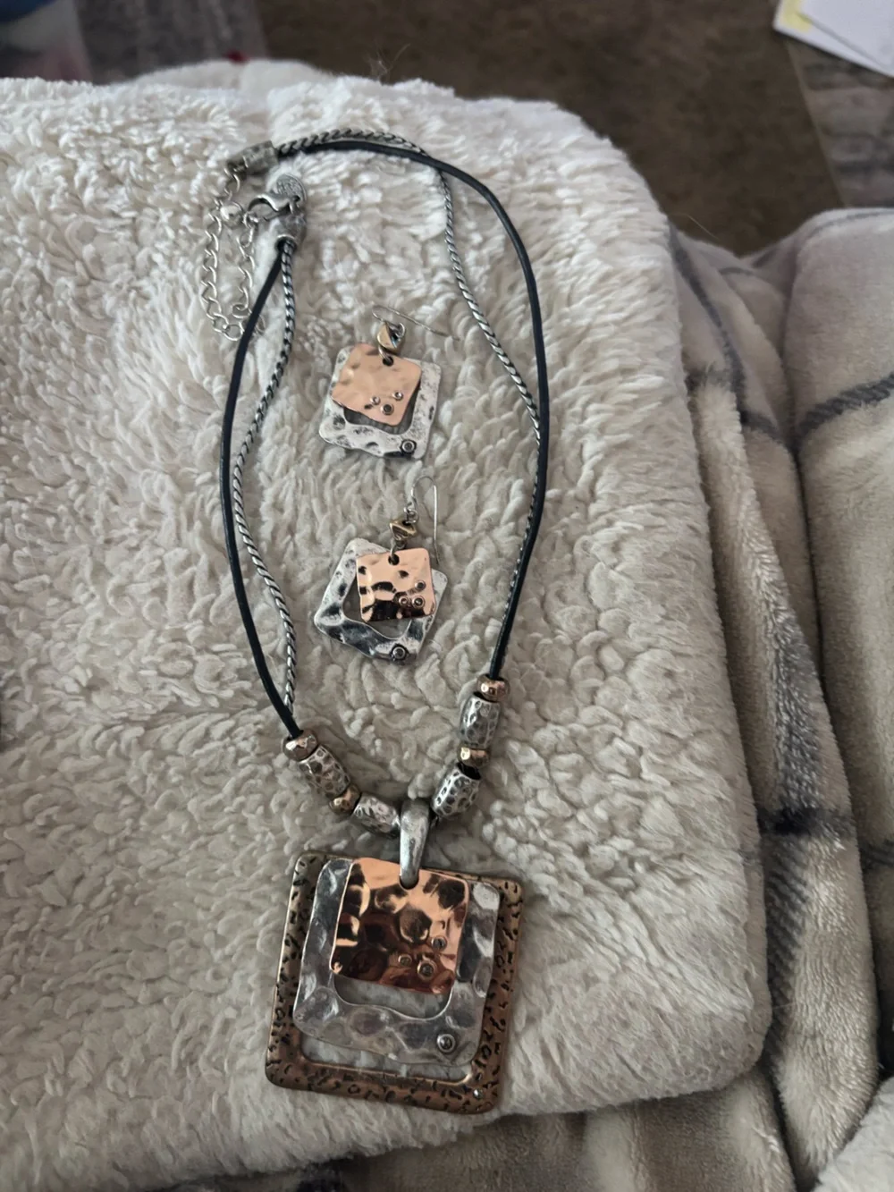 Layered Hammered Metal Pendant Necklace and Earring Set - Copper & Silver